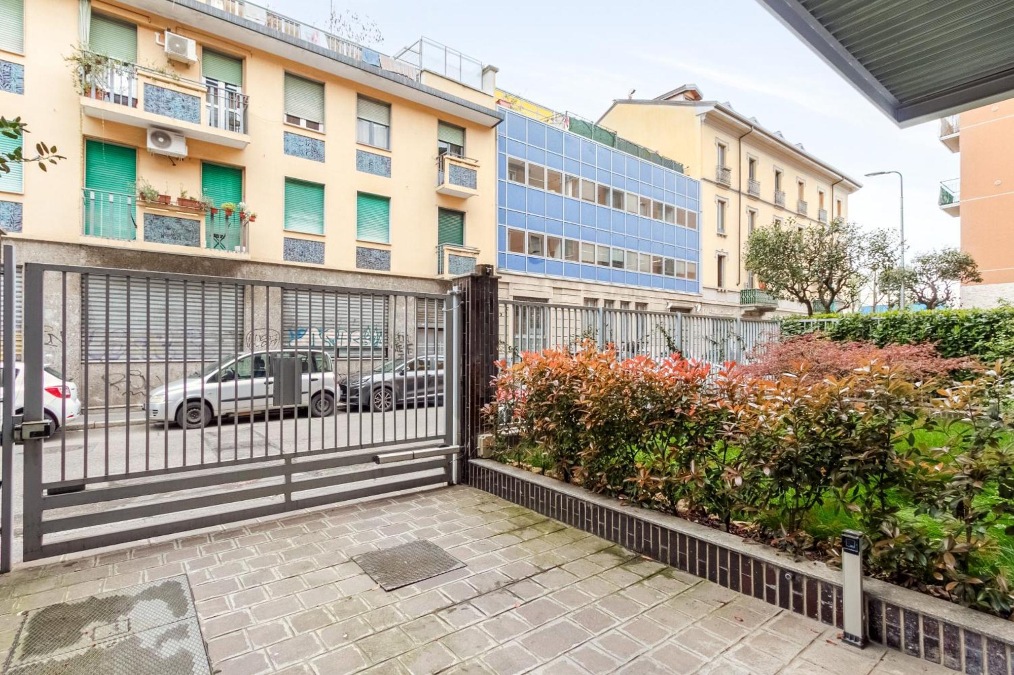 Rentopolis Apartments - Palazzo Candiani Milaan Buitenkant foto